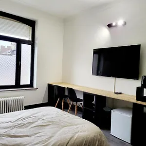 https://chambre-privee-industriel-en-plein-centre-de-charleroi.brusselshotelsbook.com